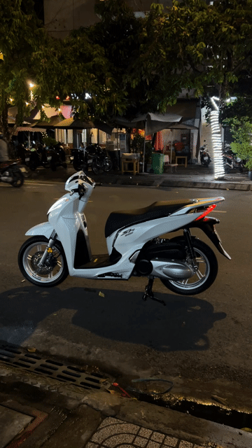 Honda SH300i 2017 Trắng. Mua bán Xe máy tại Quận Tân Bình Tp Hồ Chí Minh được đăng bởi Lương Gia Bảo hình 1
