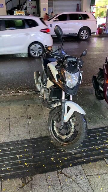 Honda NC700D DCT 2017 trắng ngọc + carbon, 42k km. Mua bán Xe máy tại Thành phố Nha Trang Khánh Hòa được đăng bởi Владлен Масловский hình 1