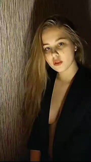 Model - JuicyPeach ass