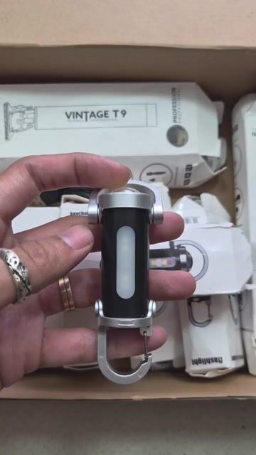 Đèn pin móc khóa Kim loại Đen Sạc USB. Mua bán Đèn tại Quận Bình Tân Tp Hồ Chí Minh được đăng bởi Bangel Grocery hình 1