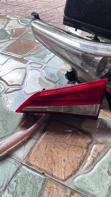 Đèn xe ô tô nhựa Đỏ Đen. Mua bán Phụ tùng xe tại Thành phố Vĩnh Long Vĩnh Long được đăng bởi HUY LÊ  hình 1