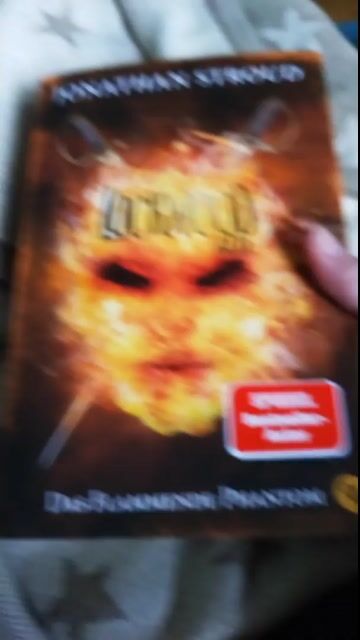 Das Buch hat mir sehr, sehr gut gefallen und ich weiß, dass ich es auf jeden Fall mindestens noch einmal lesen werde.
Empfehle es auf jeden Fall weiter 🩵
Und ach ja, man sollte ab dem dritten Band immer das nächste Buch bereithalten 🩵