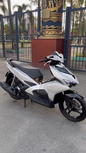 Honda AirBlade 125 LED 2018 Bạc Porsche. Mua bán Xe máy tại Quận 11 Tp Hồ Chí Minh được đăng bởi Hưng Từ hình 1