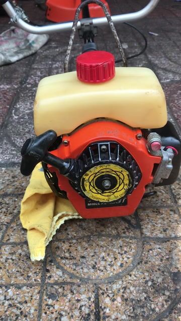 Máy cắt cỏ TC-231 Cam Đen Vàng Đã sử dụng. Mua bán Đồ chuyên dụng, Giống nuôi trồng tại Quận 3 Tp Hồ Chí Minh được đăng bởi Mai hoang ha hình 1