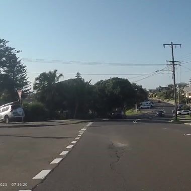 Pull out without looking, indicate right, move right, then pull off left at 1kmh. Shared on UpRide: Abused for being in the primary position