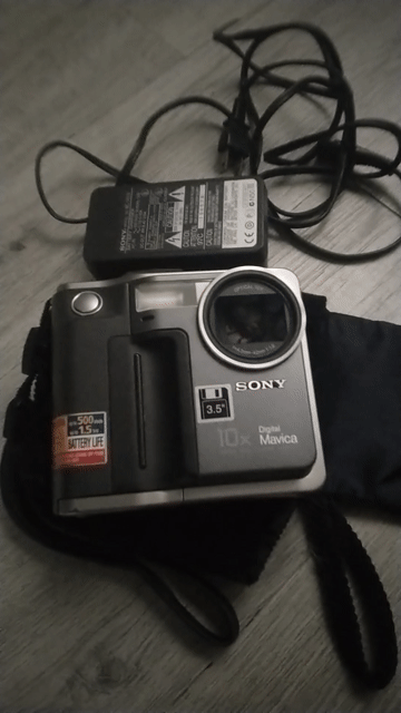Máy ảnh Sony Mavica. Mua bán Máy ảnh, Máy quay tại Quận 12 Tp Hồ Chí Minh được đăng bởi Hân Đặng Ngọc Hân hình 1
