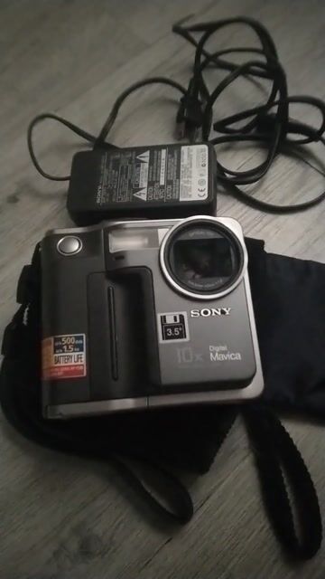 Máy ảnh Sony Mavica. Mua bán Máy ảnh, Máy quay tại Quận 12 Tp Hồ Chí Minh được đăng bởi Hân Đặng Ngọc Hân hình 1