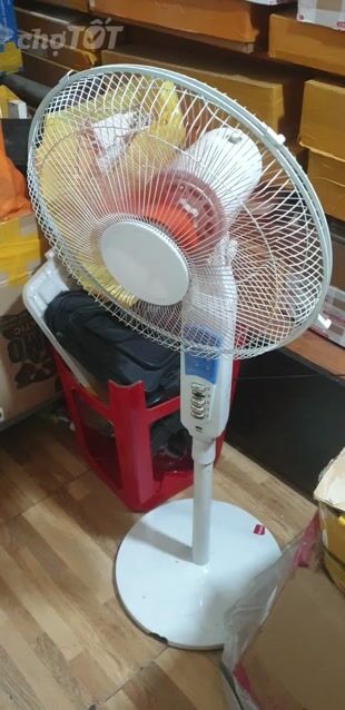 Quạt năng lượng mặt trời Trắng đã sử dụng. Mua bán Quạt tại Huyện Hóc Môn Tp Hồ Chí Minh được đăng bởi Giang hình 1