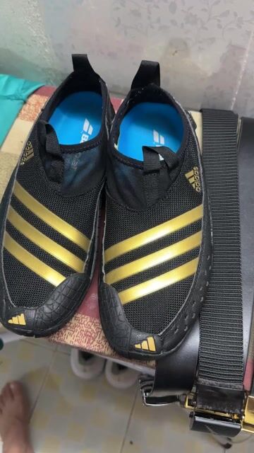 Giày Adidas Đen size 41-42. Mua bán Giày dép tại Quận Bình Thuỷ Cần Thơ được đăng bởi Thầy Tiến 2hand hình 1