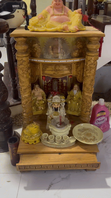 Tủ thờ ông địa Gỗ Vàng có 4 ông thần tài. Mua bán Nội thất, đồ gia dụng khác tại Quận Liên Chiểu Đà Nẵng được đăng bởi Bùi thị thu thanh hình 1