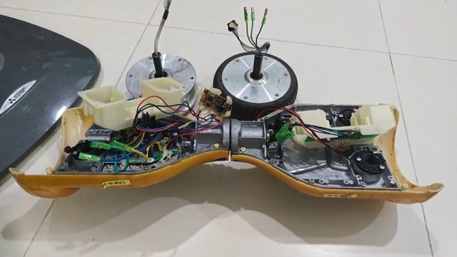 Pass xe điện cân bằng Hoverboard. Mua bán Phương tiện khác tại Quận Phú Nhuận Tp Hồ Chí Minh được đăng bởi Pampam hình 1