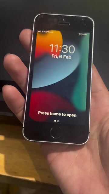 Apple iPhone SE 64GB Xám Đã sử dụng. Mua bán Điện thoại tại Quận Bình Thạnh Tp Hồ Chí Minh được đăng bởi BLX hình 1