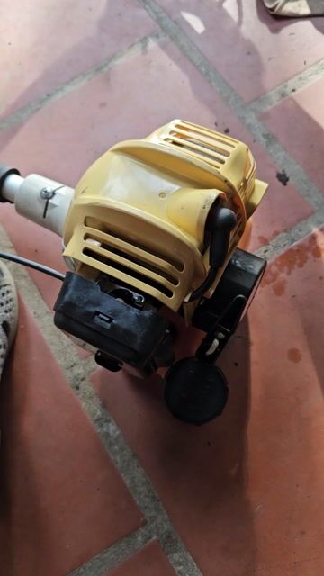 Máy cắt cỏ Maruyama Nhật Bản.. Mua bán Đồ chuyên dụng, Giống nuôi trồng tại Huyện Triệu Phong Quảng Trị được đăng bởi Máy nhật bãi  hình 1