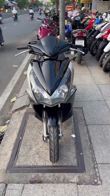 Honda Air Blade 2012 Đen bạc. Mua bán Xe máy tại Quận Tân Phú Tp Hồ Chí Minh được đăng bởi Tuanduy hình 1
