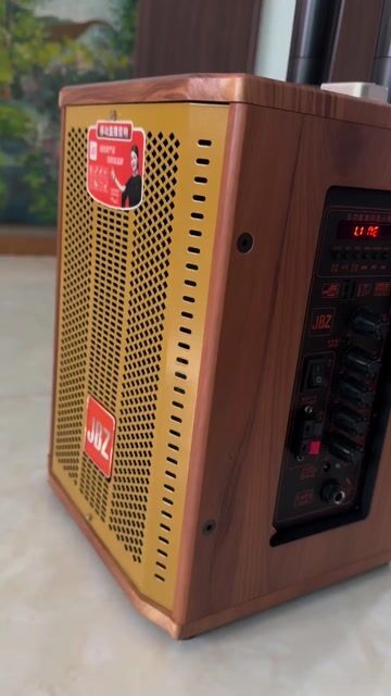 Loa Karaoke + Bluetooth mới: gọn, tiện (2 mic). Mua bán Tivi, Âm thanh tại Huyện Chương Mỹ Hà Nội được đăng bởi Mai Linh Trịnh hình 1