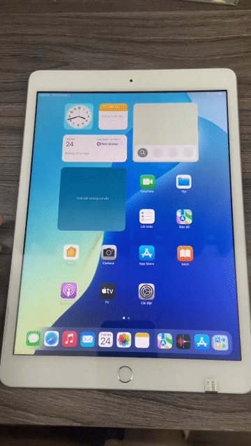 Apple iPad Gen 5 32GB WiFi Bạc. Mua bán Máy tính bảng tại Quận Hải Châu Đà Nẵng được đăng bởi CHUYÊN SỈ LẺ ĐIỆN THOẠI  hình 1