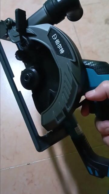 Máy cưa đĩa 150mm .MỚI 100% chân pin makita. Mua bán Đồ chuyên dụng, Giống nuôi trồng tại Quận 3 Tp Hồ Chí Minh được đăng bởi Kiên  hình 1
