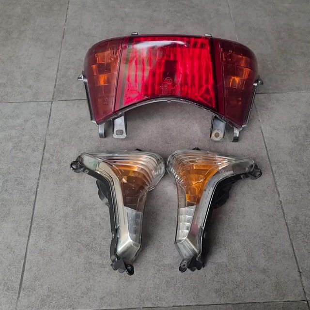 Đèn xe máy Honda Lead 110 Đỏ, Vàng. Mua bán Phụ tùng xe tại Thành phố Bến Tre Bến Tre được đăng bởi Quà Quê Dừa hình 1