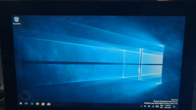 Microsoft Surface RT 32GB Máy tính bảng. Mua bán Máy tính bảng tại Thành phố Thủ Đức Tp Hồ Chí Minh được đăng bởi Tin Thanh hình 1