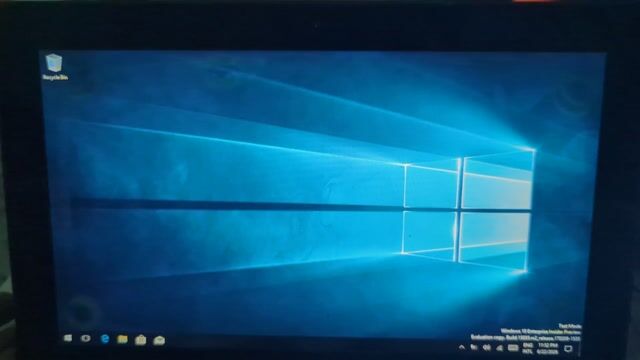 Microsoft Surface RT 32GB Máy tính bảng. Mua bán Máy tính bảng tại Thành phố Thủ Đức Tp Hồ Chí Minh được đăng bởi Tin Thanh hình 1