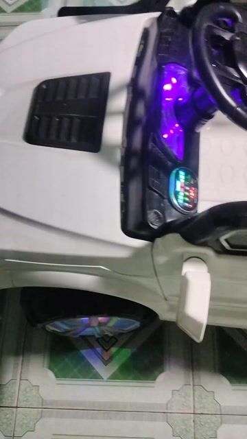 Ô tô điện trẻ em Trắng đã sử dụng. Mua bán Mẹ và bé tại Huyện Củ Chi Tp Hồ Chí Minh được đăng bởi Linh Đỗ Thị Mỹ hình 1