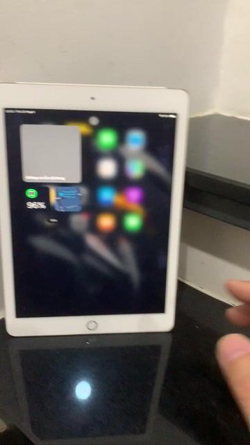 Apple iPad Air 2 16GB Vàng wifi +4G. Mua bán Máy tính bảng tại Quận 7 Tp Hồ Chí Minh được đăng bởi Ly Kiet hình 1