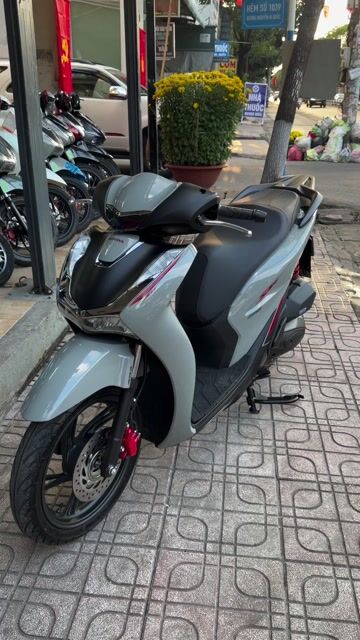 Honda SH 160 ABS 2025 Xám 1000 km. Mua bán Xe máy tại Thành phố Biên Hòa Đồng Nai được đăng bởi Cửa Hàng Xe Máy Gia Khang  hình 1