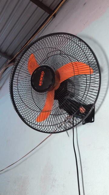 Quạt treo tường Cam Có điều khiển. Mua bán Quạt tại Quận Thanh Khê Đà Nẵng được đăng bởi Nguyễn thị Vân hình 1