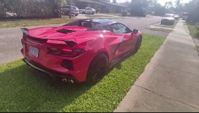 Acelerando um pouquinho a Corvette C8