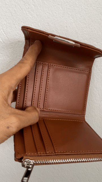 Ví da Nam nữ nâu có khoá kéo. Mua bán Túi xách tại Thành phố Huế Thừa Thiên Huế được đăng bởi Dieu Quang Cây hình 1