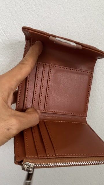 Ví da Nam nữ nâu có khoá kéo. Mua bán Túi xách tại Thành phố Huế Thừa Thiên Huế được đăng bởi Dieu Quang Cây hình 1