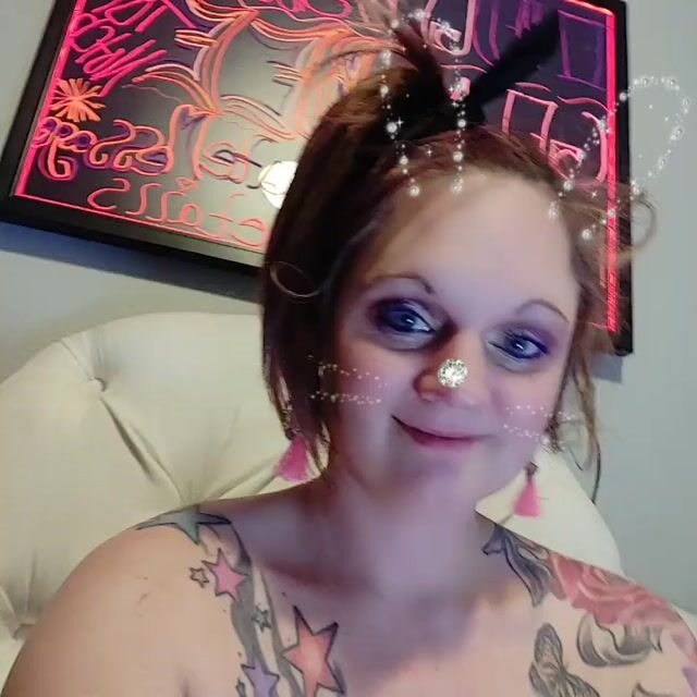 Model - Shannon Smokes bigtits