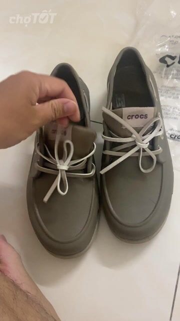 Giày mọi Crocs Chính Hãng size 43-44. Mua bán Giày dép tại Quận Tân Phú Tp Hồ Chí Minh được đăng bởi Victor Ng hình 1