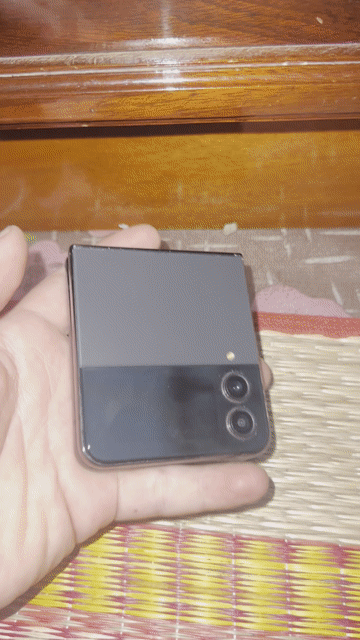 Samsung Z Flip 4 Xám Có sọc mờ màn hình. Mua bán Điện thoại tại Huyện Lộc Ninh Bình Phước được đăng bởi nguyễn sĩ tiến hình 1