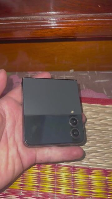 Samsung Z Flip 4 Xám Có sọc mờ màn hình. Mua bán Điện thoại tại Huyện Lộc Ninh Bình Phước được đăng bởi nguyễn sĩ tiến hình 1
