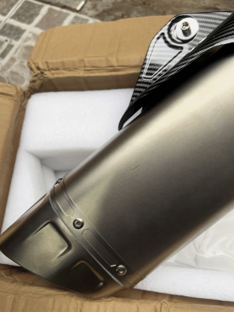 Pô xe máy Akrapovic Titan ốp Carbon full phụ kiện. Mua bán Phụ tùng xe tại Quận 8 Tp Hồ Chí Minh được đăng bởi Philipky hình 1