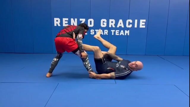 Raspada de tripode a wrestle up