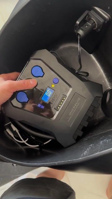 Máy bơm lốp Michelin Đen 12V DC. Mua bán Phụ tùng xe tại Huyện Đất Đỏ Bà Rịa - Vũng Tàu được đăng bởi Tên chưa cung cấp hình 1