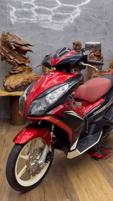 Honda Airblade 125Fi dàn áo liền lạc, máy khoẻ êm. Mua bán Xe máy tại Quận 7 Tp Hồ Chí Minh được đăng bởi Xe Cũ Hiếu CT hình 1
