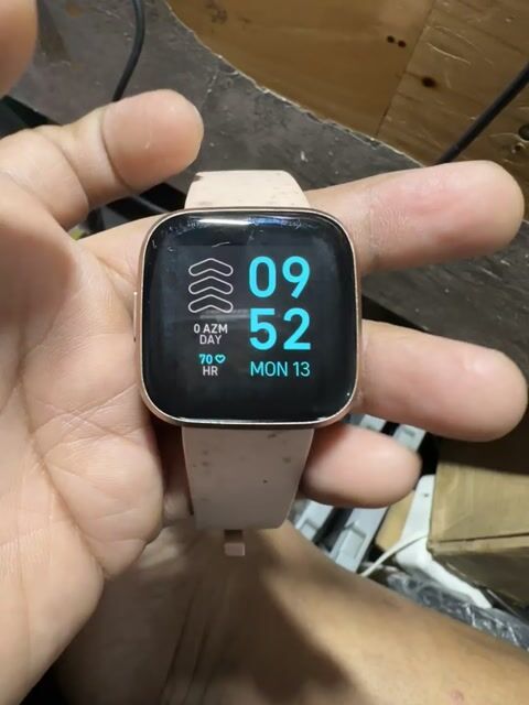 Fitbit Versa 2 Hồng. Mua bán Thiết bị đeo thông minh tại Quận Phú Nhuận Tp Hồ Chí Minh được đăng bởi Tấn hình 1