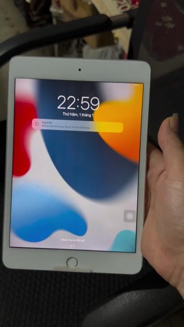 Apple iPad mini 4 32GB Bạc Hỏng màn hình. Mua bán Máy tính bảng tại Quận Long Biên Hà Nội được đăng bởi Minh Huy Mobile LB hình 1