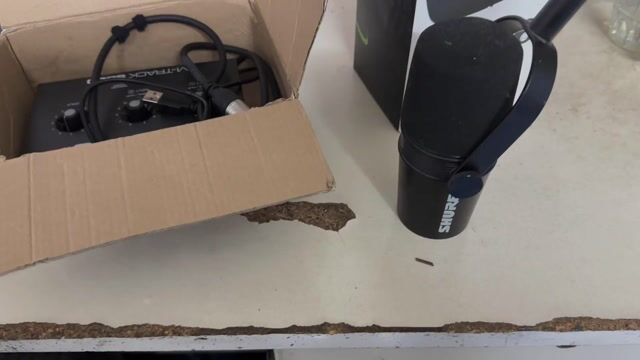 Micro thu âm Shure MV7X Đen. Mua bán Tivi, Âm thanh tại Quận 10 Tp Hồ Chí Minh được đăng bởi Vũ văn Hoàng  hình 1