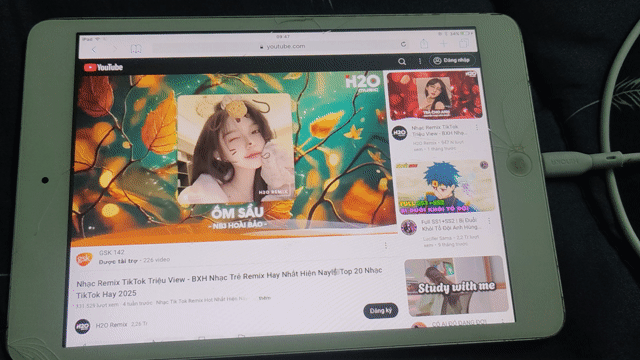 Apple iPad mini 2 Trắng bán xác. Mua bán Máy tính bảng tại Quận 12 Tp Hồ Chí Minh được đăng bởi TRẦN PHƯỚC TÀI hình 1