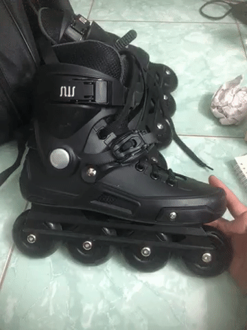 Giày patin đen size 36-38 cho cả nam nữ. Mua bán Đồ thể thao, Dã ngoại tại Quận Thanh Xuân Hà Nội được đăng bởi Lê Khánh Huyền hình 1