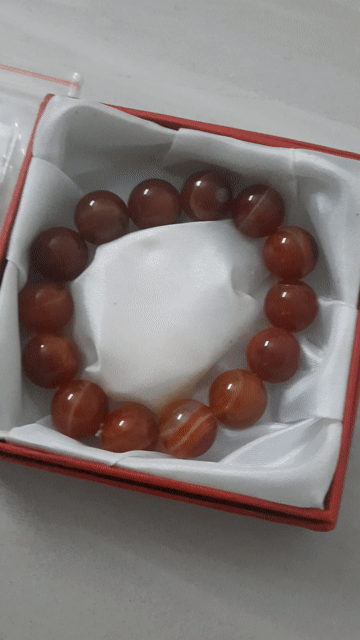 Vòng tay đá mã não đỏ 14 ly vân rồng . Mua bán Phụ kiện thời trang khác tại Quận Gò Vấp Tp Hồ Chí Minh được đăng bởi Hung Le hình 1