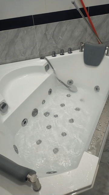 Bồn tắm góc A1400 Acrylic Trắng 1m4. Mua bán Thiết bị vệ sinh, nhà tắm tại Quận 7 Tp Hồ Chí Minh được đăng bởi Hoàng Đức hình 1
