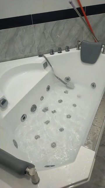 Bồn tắm góc A1400 Acrylic Trắng 1m4. Mua bán Thiết bị vệ sinh, nhà tắm tại Quận 7 Tp Hồ Chí Minh được đăng bởi Hoàng Đức hình 1