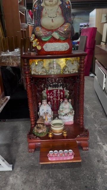 Bàn thờ Thần Tài Gỗ Nâu đỏ Vân gỗ tự nhiên. Mua bán Nội thất, đồ gia dụng khác tại Quận Gò Vấp Tp Hồ Chí Minh được đăng bởi Tên chưa cung cấp hình 1