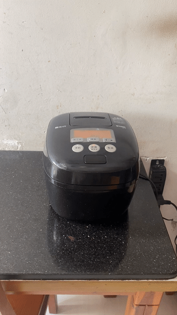 Nồi cơm điện Tiger 1 lít Đen. Mua bán Bếp, lò, đồ điện nhà bếp tại Huyện Bình Chánh Tp Hồ Chí Minh được đăng bởi Anh Tài hình 1