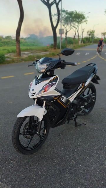 Yamaha Exciter 1S94 2010 Trắng đen vàng. Mua bán Xe máy tại Quận Cẩm Lệ Đà Nẵng được đăng bởi Ngạo Thiên hình 1